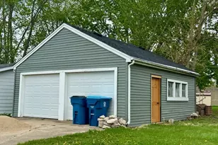 527 12th St, Peru, IL 61354 - Photo 14