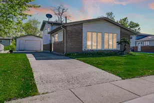 325 Gentry St, Park Forest, IL 60466 - Photo 2