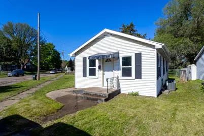 914 S Elsie Avenue, Davenport, IA 52802 - Photo 2