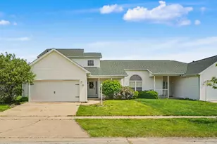 708 Erin Dr, Champaign, IL 61822 - Photo 2