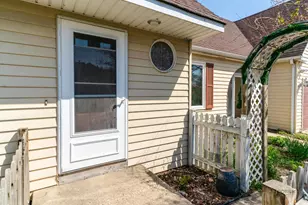 807 Burris Ave, Lake Bluff, IL 60044 - Photo 4