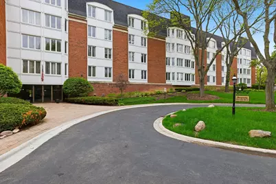 175 Lake Boulevard #302, Buffalo Grove, IL 60089 - Photo 1