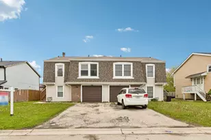 370 Kirkwood Cir, Bolingbrook, IL 60440 - Photo 2