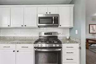 370 Kirkwood Cir, Bolingbrook, IL 60440 - Photo 10