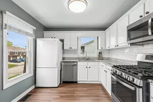 370 Kirkwood Cir, Bolingbrook, IL 60440 - Photo 8