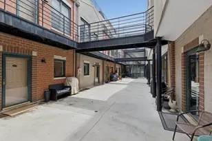 2840 N Lincoln Ave, Chicago, IL 60657 - Photo 2