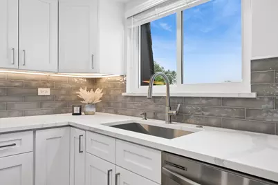 408 Kensington Road #E, Mount Prospect, IL 60056 - Photo 10
