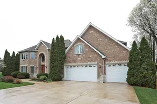 310 Jennifer Ln, Roselle, IL 60172 - Photo 2