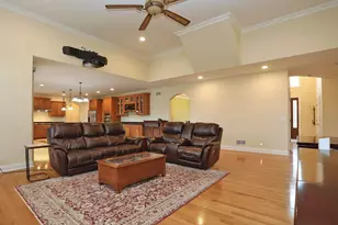 310 Jennifer Ln, Roselle, IL 60172 - Photo 14