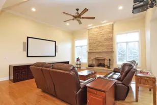 310 Jennifer Ln, Roselle, IL 60172 - Photo 12