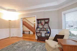 310 Jennifer Ln, Roselle, IL 60172 - Photo 8