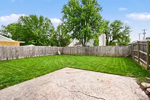2400 Marigold Ct, Aurora, IL 60506 - Photo 14