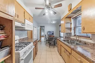 1313 N 22nd Ave, Melrose Park, IL 60160 - Photo 8