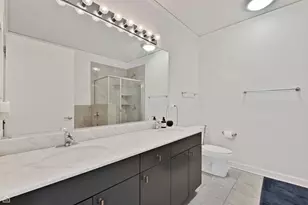 201 N Westshore Dr, Chicago, IL 60601 - Photo 14
