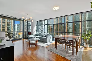201 N Westshore Dr, Chicago, IL 60601 - Photo 2