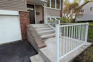 7728 Dalewood Pkwy, Woodridge, IL 60517 - Photo 2