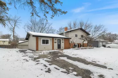 630 Bode Road, Hoffman Estates, IL 60169 - Photo 2
