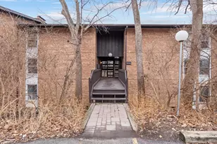 5516 E Lake Dr, Lisle, IL 60532 - Photo 1