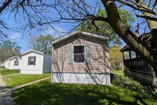 725 Michelle Dr, Chicago Heights, IL 60411 - Photo 2