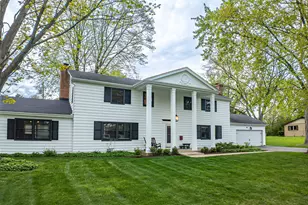 702 Maple Ln, Geneva, IL 60134 - Photo 2
