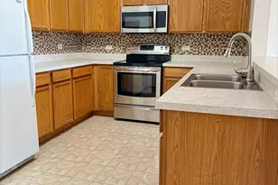 1580 McClure Rd, Aurora, IL 60505 - Photo 6