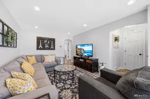 10546 S Drake Ave, Chicago, IL 60655 - Photo 6