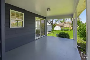 395 E 1st Ave, Clifton, IL 60927 - Photo 8