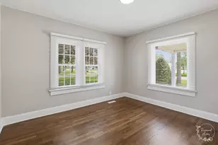 395 E 1st Ave, Clifton, IL 60927 - Photo 10