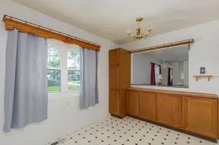 5003 45th Ave Ct, Moline, IL 61265 - Photo 8