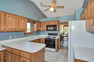 8827 Clearview Dr, Orland Park, IL 60462 - Photo 4
