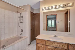 8827 Clearview Dr, Orland Park, IL 60462 - Photo 12