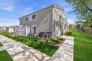 1495 Cornell Ct, Hoffman Estates, IL 60169 - Photo 2