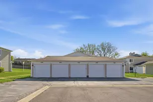 1495 Cornell Ct, Hoffman Estates, IL 60169 - Photo 4
