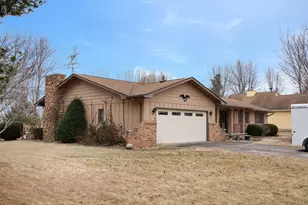 67 Crestview Dr, Geneseo, IL 61254 - Photo 2