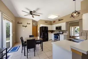 8 Elizabeth Ct, Lake in the Hills, IL 60156 - Photo 8