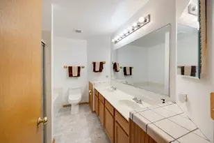 8 Elizabeth Ct, Lake in the Hills, IL 60156 - Photo 12
