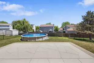 8 Elizabeth Ct, Lake in the Hills, IL 60156 - Photo 22