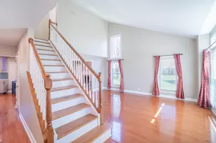 465 Thacker Ct, Schaumburg, IL 60173 - Photo 2
