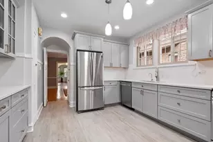 2531 W Morse Ave, Chicago, IL 60645 - Photo 8