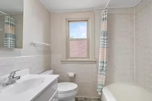 2531 W Morse Ave, Chicago, IL 60645 - Photo 18