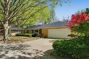 1105 Foothill Dr, Champaign, IL 61821 - Photo 2