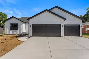 202 W Evergreen Dr, Saint John, IL 61873 - Photo 2