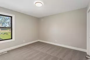 202 W Evergreen Dr, Saint John, IL 61873 - Photo 30