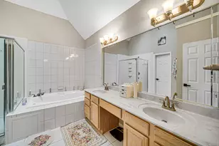 8709 Shade Tree Cir, Lakewood, IL 60014 - Photo 10