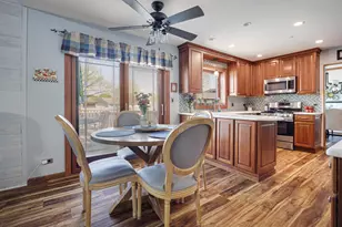865 Debra Ln, Elk Grove Village, IL 60007 - Photo 8