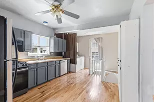 212 S 4th St, Aurora, IL 60505 - Photo 16