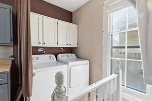 212 S 4th St, Aurora, IL 60505 - Photo 18