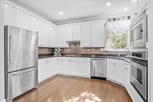 1924 Wyndham Cir, Glenview, IL 60025 - Photo 10