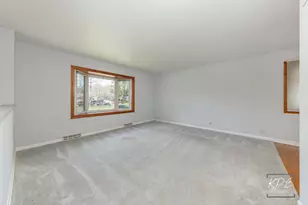 5385 Westview Ln, Lisle, IL 60532 - Photo 4