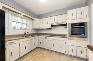 5385 Westview Ln, Lisle, IL 60532 - Photo 8